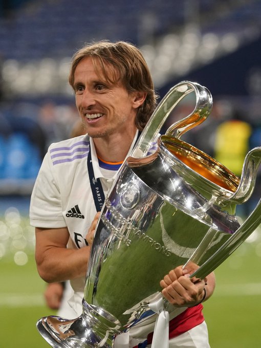 凯恩：这是我们有史以来最好的阵容；被视为夺冠大热必须接受